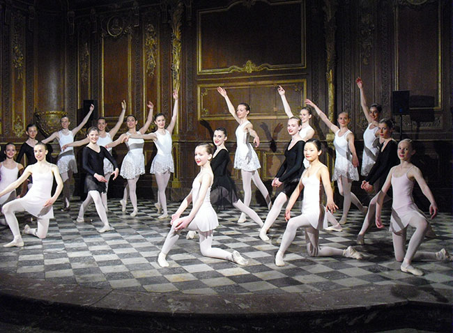Sur les pas de Tchaïkovski par l'école de danse Martine Carratié