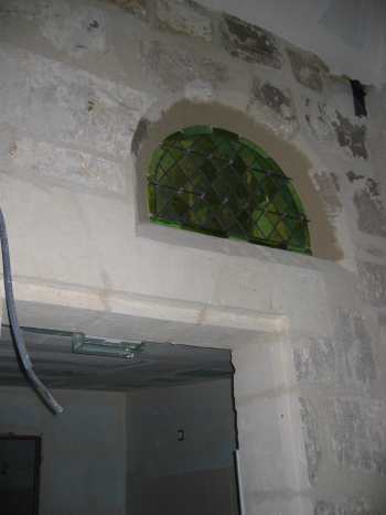 Chapelle de l'vque, le mur gauche et l'entre des toilettes