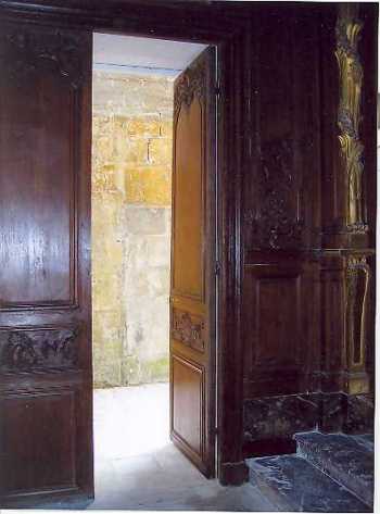 La porte restaure